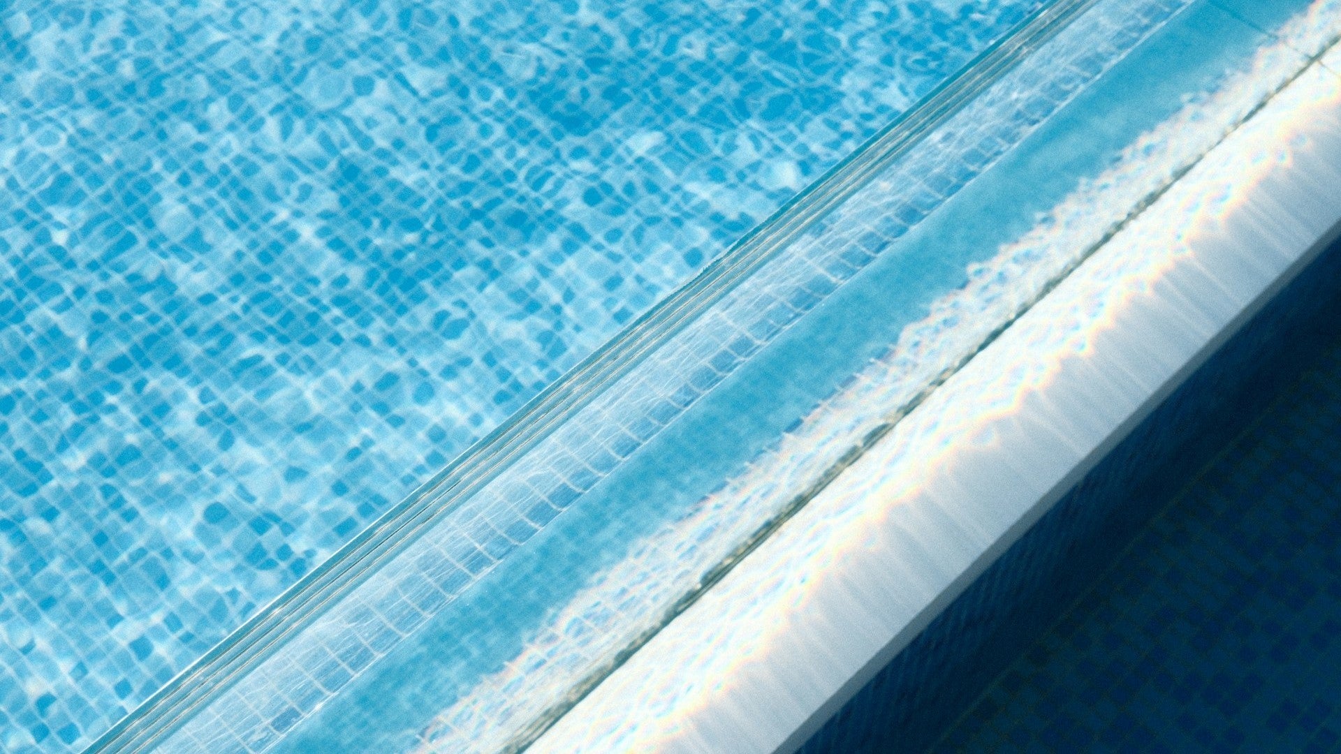 The Complete Guide to Pool Chemical Dispensers: Choosing Size and Preventing Over-Chlorination